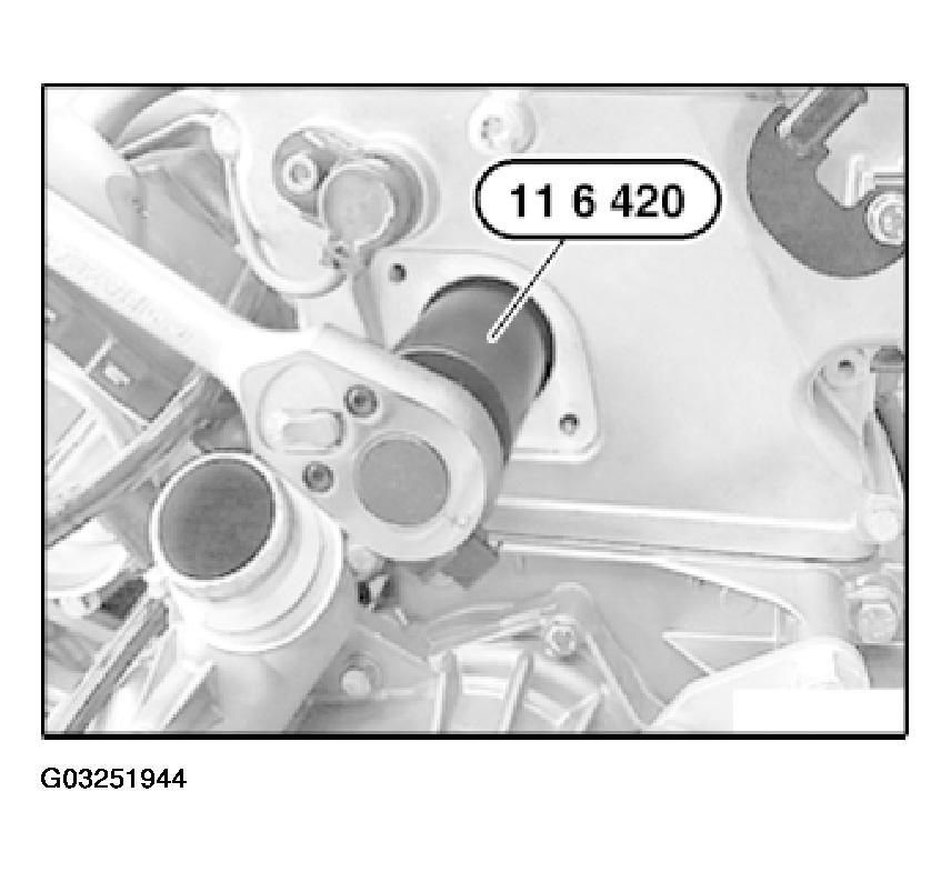 G03251944