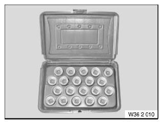 G04739513