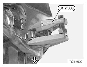 G04756032