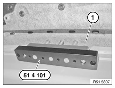 G09879500