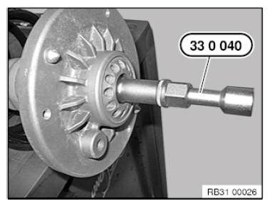 G09947504