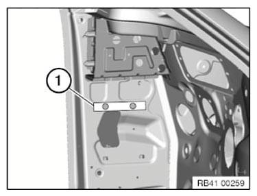 G09947829
