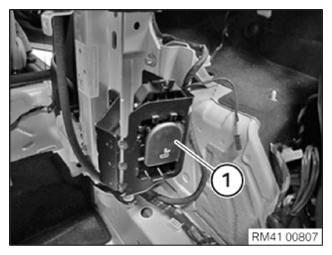 G13796977